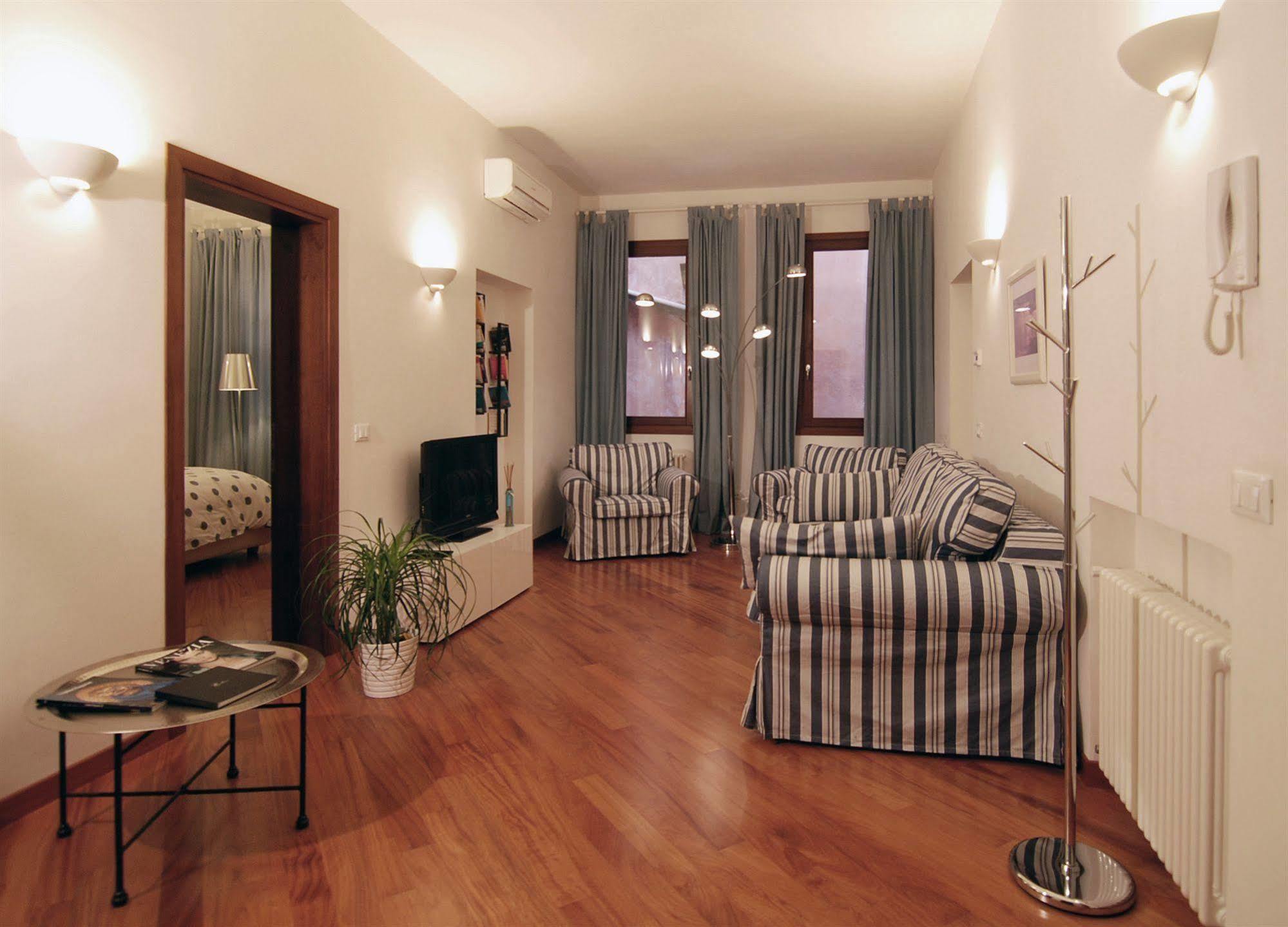 Sarai Venecia